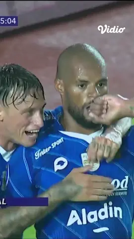 Serangan balik cepat Persib berhasil diselesaikan dengan manis oleh David Da Silva ⚽💥 Gol ini menjadikan DDS sebagai Top Skor Liga 1 👑 Saksikan highlight BRI Liga 1 di Vidio! 📲 #SportsTerlengkapAdaDiVidio #BRILiga1 #Persib #PSIS #OlahragaTiktok 