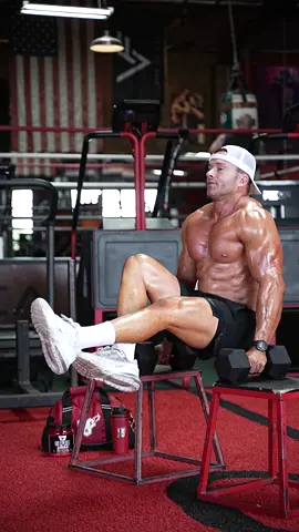 Core workout powered by @BSN Supplements NO Xplode Vaso pre-workout.  3 sets each exercise  1.) Side plank crunch/dip: 10 reps each side 2.) L-sit kicks: 20 reps  3.) Seated full crunch: 20 reps  4.) Side rollout: 10 rolls each side  5.) Keep the energy up with BSN supplements NO Xplode Vaso #bsnsponsoredathlete 