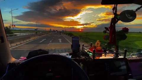 Sầu thương giăng kín lấp lối dĩ vãng..tương lai mịt mù🥺🥺#xuhuong #fyp #foryou #tamtrang #nhacbuon #chill #lofi #canhdep #hoanghon #taixetiktok #phaidaucuoctinh #nhac8x9x #clbaeyêuxekếtnốimọimiền 