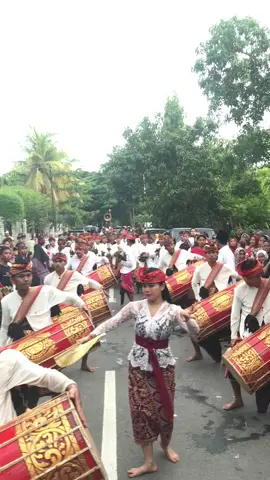 Adat sasak nyongkolan pakai gendang belek,didaerah kalian pake apa??? #fypdong #gendangbeleq #Love #sasak 