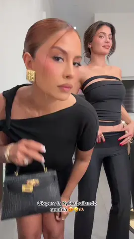 Amoooo #kyliejenner #kyliecosmectics 