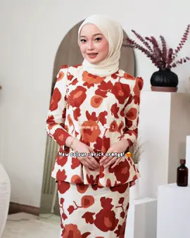 Lawa ke lawa sangat?! 😍 Kayra doll dah release colour baru, siapa cepat dia dapat 🫣 kalau habis tak restock dah tau, check bag kuning cepat hehe #outfitideas #eidmubarak #raya2024 #rayaoutfitideas #bajurayamurah #temaraya2024 #bajuraya #outfit #bajukurungmurah #deimpianaexclusive #brickorange #kurungpeplum #peplum #poseideas #hotcolour2024 #bajuviral #videosendiri 