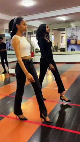 Icon የ ሞዴሊንግ ማሰልጠኛ ተቛም ይምጡ ይመዝገቡ ሞዴል የመሆን ህልሞን እውን አድርጉ 0951352323 @Kaleab Hailu @Amanuel Teklu @Yolyhotel @Tarik Tag  #ethiopian_tik_tok🇪🇹🇪🇹🇪🇹🇪🇹 #fyp #vira #fashion #model 