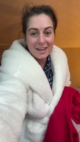 Get dressed with me! #getdressedwithme #outfit #schoolrunoutfit #morning #thissinglemamaofficial #singlemum #mumsoftiktok #viral 