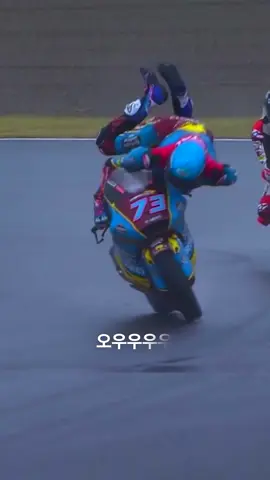 발 안 닿은 거 맞습니다🤯 중계진도 놀란 슈퍼세이브 모음🏍️ #레드불 #모터사이클 #모토GP #날개를펼쳐줘요 #바이크 #redbull #motogp #motorcycle #racing 
