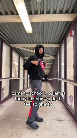 i feel like the girls that came into homeroom eating takis 😭 #fypシ 