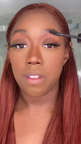 Put on lashes with me #putlashesonwithme #striplashes 