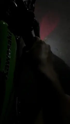 🧑: mas seting motor biar kaya punya @Adhecipeng2 🔥 bisa mas ?  👷 : insyaallah bisa mas gassss✅✅✅ #2stroke #ninjass #blayer #fyp 