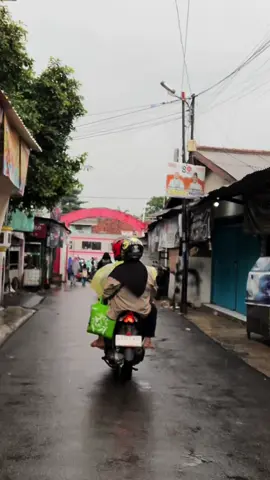 Vibess Pagi Jombang Full Hujan 🌨️☕️ #tangsellife #tangselpride #hujan #suasanahujan #jombang #sudimara #palangpintukeret #fypシ #fypシ゚viral 