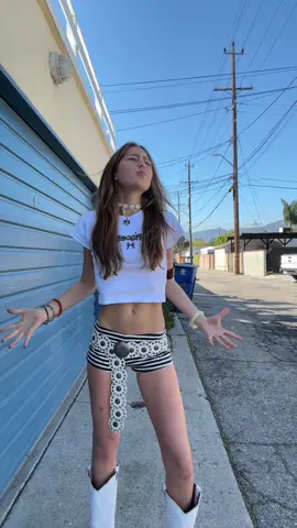 you should’ve been there for my teenage dirtbag era. #fyp #fypシ #foryou #emo #teenagedirtbag #tarayummy #jakewebber #panicatthedisco #losangeles #la #model #fitcheck #OOTD #fit #brandymelville 