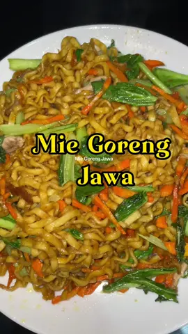 Mie Goreng Jawa  Bahan  1 bks mie burung dara (warna hijau) 1 ikat caisim  1 buah wortel  1 paha ayam goreng Bumbu halus 4 Bamer 3 Baput  3 butir kemiri 2 sdm kecap manis 2 sdm saus tiram  1 sdt minyak wijen 2 sdt kaldu bubuk 1 sdt lada bubuk #miegoreng #miegorengjawa #miegorengenak #resepsimple #resepmiegoreng #resepenak #fypシ゚viral 