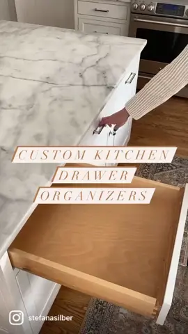 You gotta love this kitchen drawer organizer by @stefanasilber 🤩 #kitchen #kitchendrawer #drawer #organizer #KitchenHacks