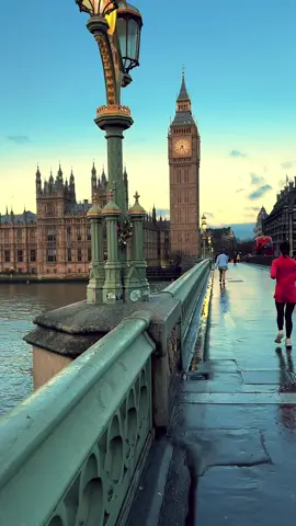 Big Ben in the morning 🫶🏻 #bigben #london #morningwalk #londonlife #londontiktok #city #architecture #londontown #iphone15 #iphonevideo #vnstudio #lovelondon🇬🇧 #vylet #zbrna 