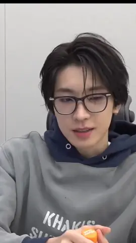 Wonwoo Weverse Live Nggak pernah bosen liat dia senyum sama ketawa. Sesayang itu sama wonwoo 🥰  Game bo1. Gamers kesayang aku #wonwoo #seventeen #svt 