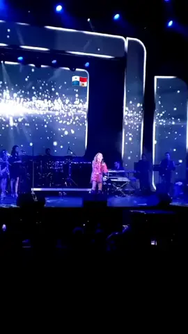 Abrazame fuerte y hazme el amor si quieres..😍Tremenda balada 🎶🎶🎶 Concierto en Panamá 🇵🇦 #lourdesrobles #abrazamefuerte  #panamá🇵🇦 #paratii Me lo gozeee 💃💃🎶🎶🔥 #paratiiiiiiiiiiiiiiiiiiiiiiiiiiiiiiiiii  #fyyyyyyyyyyyyyyyyyyyyyyyyy 