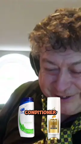 Never even noticed that 😳 #rorysutherland #rorysutherlandclips #fyp #foryou #podcast #podcastclips #marketing #developmentbydavid 