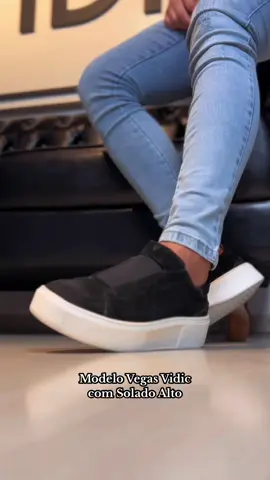 Sneakers Vegas Vidic, com SOLADO ALTO em 5cm. Elástico no cabedal. Feito em couro legítimo. ✔️ - O Sneaker Vidic possui elástico no cabedal, dando um charme e design único pra peça, além de facilitar o calçar e proporcionar conforto. - Toda a linha de Sneaker Vidic é desenvolvido em couro nobre e forrado em couro! - Confira tabela de medidas no site, para não errar no tamanho! 👌🏻 - Shop online: vidic.com.br (link no perfil) - #tenismasculino #tenis #calçados #estilo 