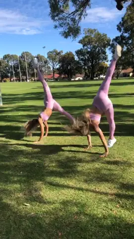 Up in the gym working on our fitness 💪🏻💪🏻 #twins #dance #acro #fergi 