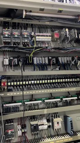 อายุไม่สำคัญ ใจเท่านั้นที่การันตี 💪#ช่างไฟฟ้า #ช่างโรงงาน #technician #programming #plc