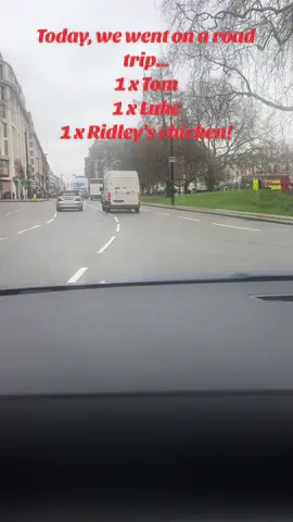 Road trip chicken…in Dat London!!  #chickenontour #ridleyscoaches #coach #chicken #warwick #london #office #wet #roadtrip 