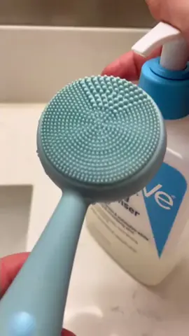 VIRAL facial cleansing brush!! SOO many amazing benefits! #TikTok #ForYou #Trending #FYP #Challenge #PMD #Brilliantconfidence #Brilliantconfidence #skincare #skin #Love #Cleanpro