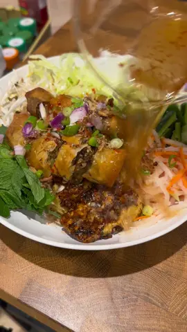 BUN CHA GIO 🤌🏼 #springrolls #vermicelli 