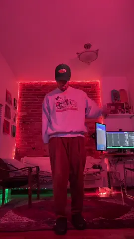 I take flights when I learn it’s time to go ✈️ . . . #dance #dancer #dancersoftiktok #dc #choreography 