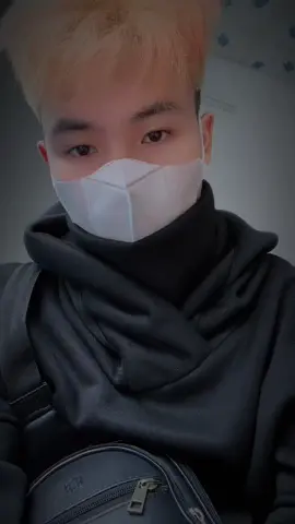 Em chẳng được mạnh mẽ anh vẫn yêu vậy mà @Thùy Linh #hashtag #❤️🙁 