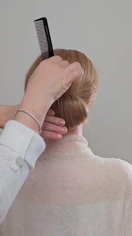 Easy but elegant low bun for short hair 