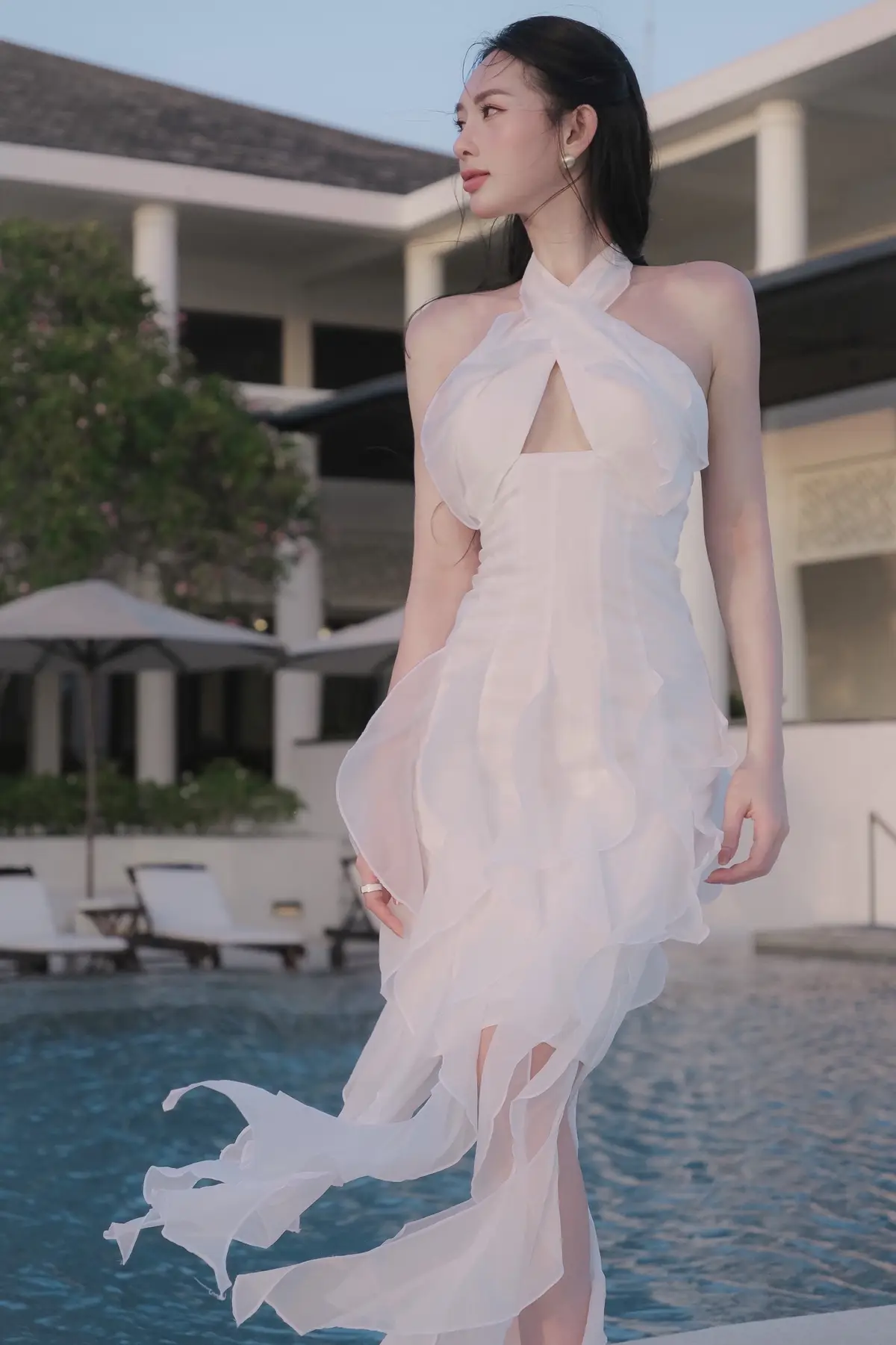 Cho em hỏi …. “GIÓ CHIỀU NÀO, ĐỂ NGÃ ĐƯỢC VÀO LÒNG ANH?” 🙈 #rosieclothing #slayy #summeroutfits #styletips 