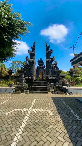 Salah satu wisata religi di Kota Semarang adalah Pura Giri Natha. Dari ke lima pura yang ada di Semarang, Pura Agung Giri Natha sebagai pura terbesar, terlengkap, serta jadi destinasi wisata religi yang ada di Kota Semarang. Koncodolan udah pernah kesini belum? #disbudparkotasemarang #ayowisatakesemarang #wisatasemarang #puragirinatha #wisatareligi #purasemarang