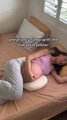 This pillow literally transforms pregnant mamas life 🥲🤰🫶🏻 #pregnancy #pregnancytok #pregnancyjourney #pregnancysleep #pregnancyhack #pregnantlife #sleephack #pregnancytiktok #pregnancytips #babybub #fyp #trendingsound #foryoupage 
