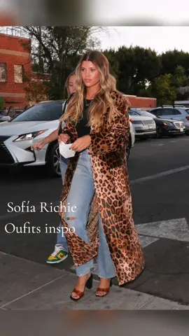 Siempre maravillosa la influencer Sofía Richie. #influencer #sofiarichie #moda #fashion #oufit #oufits #oufitinspo #oufitideas #StreetStyle #streetwear #inspiration #fashionstyle #modatiktok #fashiontiktok #trending #inspo #cool #look #lookdeldia #lookoftheday #looks #lookazos #OOTD #ootdfashion 