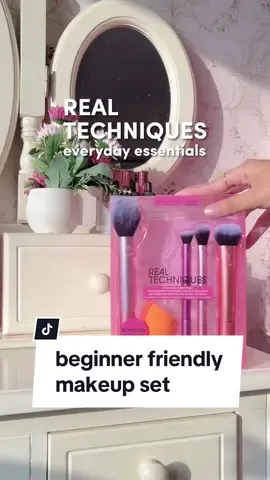 Bikin makeup matte atau dewy bisa kamu kreasikan sesukamu dengan Everyday Essentials Set! Ga bakal ada jejak garis karena brush 😍 Yuk upgrade tools makeup kamu dengan brush paling awet & bikin makeup kamu lebih flawless 🫶🏼 #realtechniquesindonesia #realtechniques #MakeupRoutine #everydaymakeup #makeuptok 