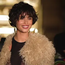 ياحظ الي يصورنها #taylorhill 