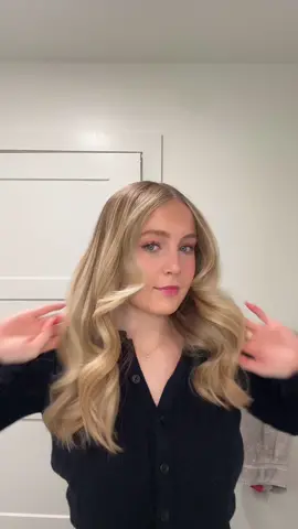 i keep curling my hair this way because its so easy #dysonairwrap #dysonhair #dysonairwraptutorial #hairtutorial #dysoncurls #easycurls #hairtutorials 