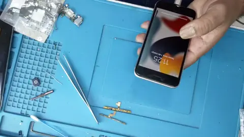 Precisando arrumar seu celular que não está carregando? A InfoPinhais Cell te ajuda com isso. #manutencaodecelular #pinhais #infopinhaiscell #novodenovo #celularnovodenovo 