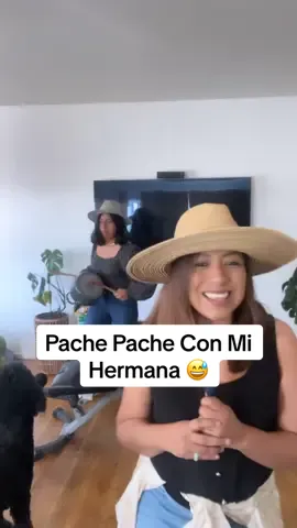 Ok tgis trend was hilarious to make . Mi hermana numca avia escuchado esta cancion 🤣 #pachepache  #pachepache77  #pachepache77memes #humor #comedia  #videosparareir #pachepachecancion