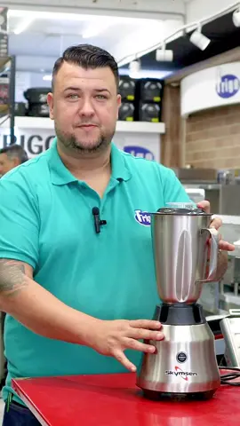 🍹✨ Prepare-se para elevar o nível da sua cozinha com o poderoso Liquidificador Li 220 da Skymsen! Com seus 900 watts de potência e design em inox de alta rotação de 1 litro e meio, ele é o parceiro perfeito para criar sucos, drinks, vitaminas e shakes de forma rápida e eficiente. Além disso, sua facilidade de limpeza com copo desmontável torna a experiência ainda mais prática. Não perca tempo e adquira o seu agora mesmo na Frigo! Faça seu orçamento pelo Whatsapp e garanta um toque de sofisticação para sua cozinha. 📱✨ E não se esqueça de visitar uma de nossas lojas em São Paulo ou acessar nosso site para conferir mais produtos que vão transformar sua experiência gastronômica. Renove sua cozinha com estilo e eficiência, só na Frigo! 🌐✨ #FastFood #Gastronomia #Gourmet #ChefDeCozinha #FrigoPro #ruapaulasousa 