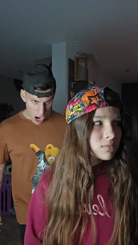 la fin n'était pas prévue🤣🤣🤣pardon @Kim 🎀 et dire qu'on s'est embrouillé pour une casquette 🤷‍♂️#humour 