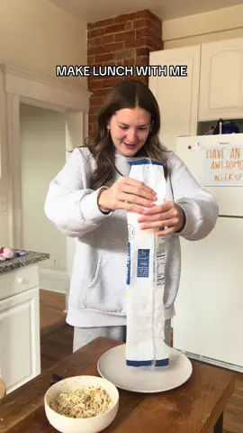 i just love chicken salad😍 #makelunchwithme #lunch #tastetest #easylunch #chickensalad #chickensandwich #easymeals #collegefood 