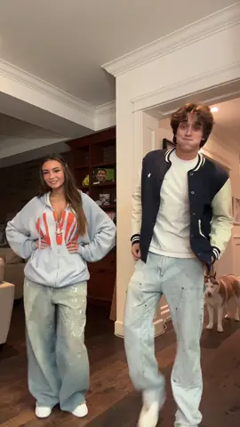 We need help learning how to line dance @Gabriela Moura @Dasha  #Dasha #Austin #linedance 