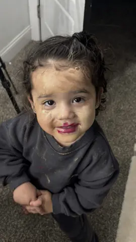 When I tell yall I feel like im dealing with my sister tatianna all over again 😭😭😂 #toddlersbelike #toddlersaurus #makeup #twoyearolds #fyp 