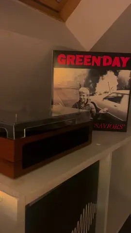 Bobby Sox - Green Day | Savoirs | Hope you enjoy this one of their most recent album | #greenday #billiejoearmstrong #trecool #mikedirnt #greendaysaviors #savoirs #greenfayvinyl #greendayvinylrecord #vinylrecord #record #vinyl #turntable #punkpop #punk #punkrock #lovegreenday 