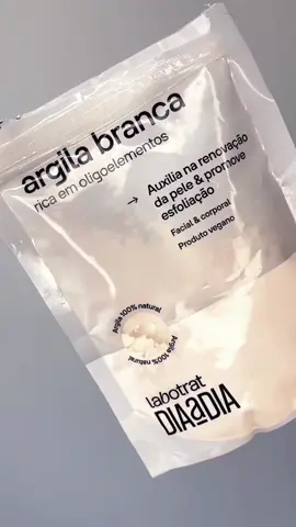 A argila branca da @labotrat tem sido minha aliada durante alguns meses. Eu sempre tiro um tempinho na semana pra usar e vejo muito diferença aliada com outros produtos na minha rotina.  A argila branca promove ações de adsorver oleosidade sem desidratar a pele, suavizar, catalisar reações metabólicas do organismo e possui propriedades cicatrizantes. No rosto, pode ser usado no tratamento de manchas, pois possui efeito clareador em peles sensíveis e delicadas, desidratadas, envelhecidas e acneicas. Esse é um estilo de vídeo UGC que converte em vendas. Se você é marca precisa e precisa humanizar os seus conteúdos. Entre em contato comigo. Vamos criar vídeos que convertem para sua audiência. ✨ #argila #skincare #ugcexample #ugcbrasil #ugccreator #ugccommunity #autocuidado @Labotrat Cosméticos 