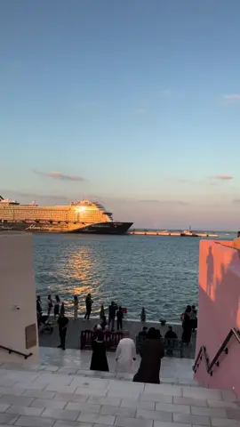 حبيت البنت اللي خشت بالتصوير 🫰🏻🥺. #قطر #Qatar #ميناء_الدوحة_القديم #اكسبلور  #fypシ゚viral #foryoupage #explor 