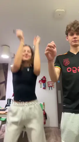 freinds that dance w u >>> #dancing #freinds #uob #fyp 