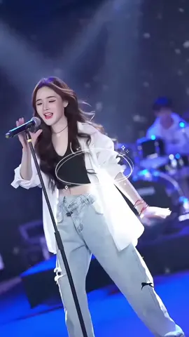 Xi Wang Ni Bei Zhe Ge Shi Jie Ai Zhe 希望你被这个世界爱著 (Aku Berharap Kamu Dicintai Oleh Dunia Ini) #mandarinsong #lagumandarin #johansunarjo 
