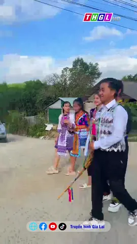 🌟Người Mông neo giữ hồn quê trên đất mới🌟 🥰🥰Mời quý khán giả cùng Ad về với Đak Pơ để xem trai bản thổi khèn gọi bạn tình, ném còn, đánh quay tìm vợ.🥰🥰 Để ngắm gái bản xúng xính trong váy xinh trong 