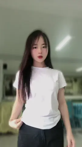 เสื้ออยู่ในตะกร้าาาา#ตามกระแส #ສາວລາວ🇱🇦 #ປະເທດລາວ🇱🇦 